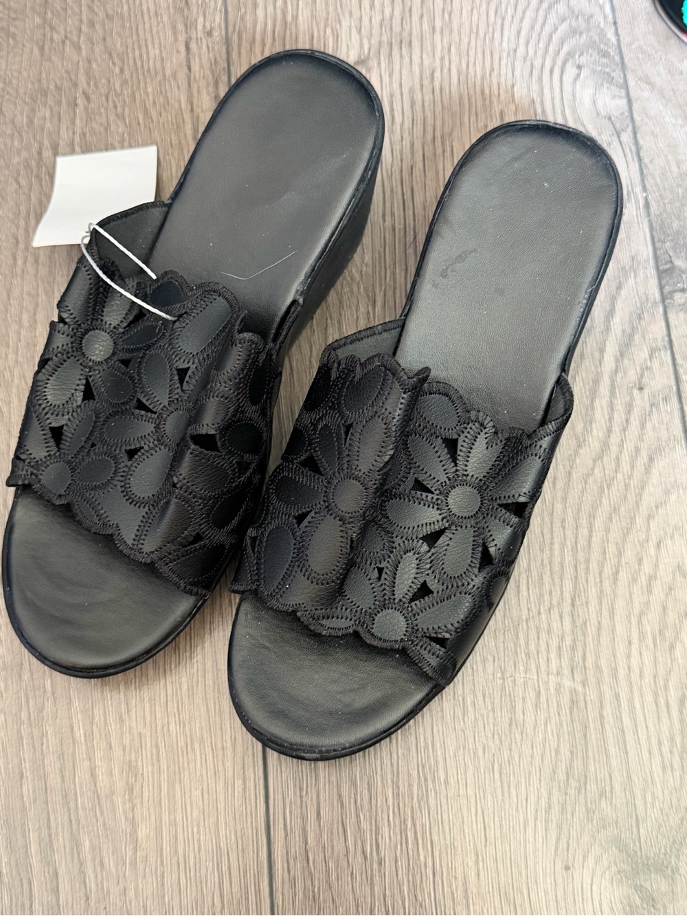Black Floral Cutout Slide Platforms - Women's Slip-On Sandals